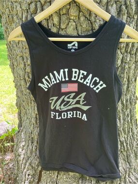 ⭐️Surf Style Graphic Tank in size S